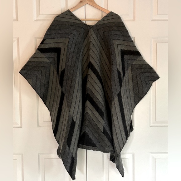 Aritzia Talula | Montgomery Wrap | Oak Heather Black | Sz: ONE | NWT - Picture 2 of 4